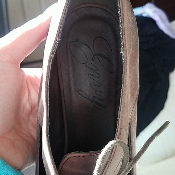 Vintage looking lace up heels - Picture 4 of 4